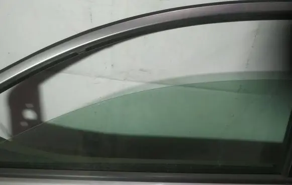 Nissan Note (E11) Front door window glass four-door as2