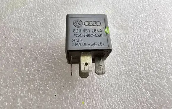 Audi A6 S6 C5 4B Other relay 8D0951253A V23134B52X301 PA66GF25