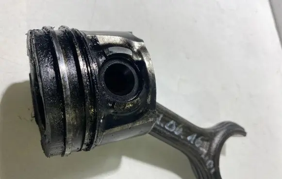Citroen C4 I Piston with connecting rod 75L93