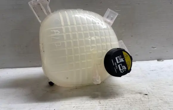 Coolant expansion tank/reservoir