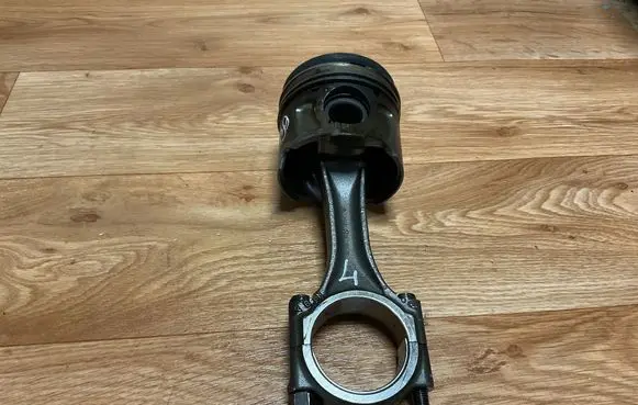 Peugeot Expert Piston with connecting rod 9677840380