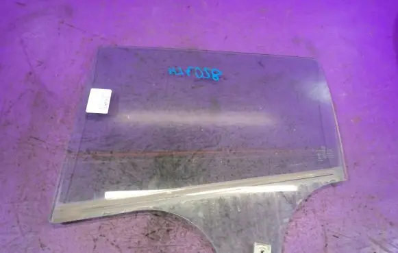 Mazda 3 II Front door window glass four-door