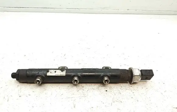 Land Rover Discovery 3 - LR3 Fuel main line pipe A2C27000086 7H2Q9D280