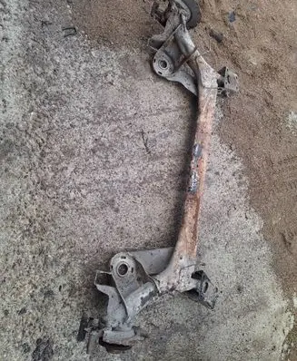 Volkswagen Golf IV Rear axle beam 