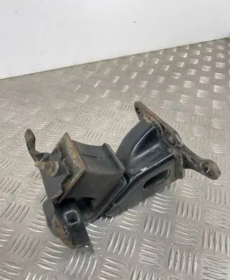 Nissan Navara D23 Engine mount bracket 11220EUR0A