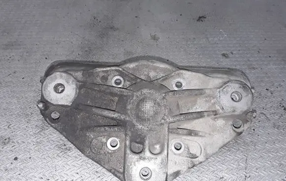 Volkswagen Touareg I Coil spring mount 