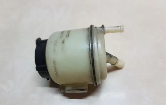 Nissan X-Trail T30 Power steering fluid tank/reservoir