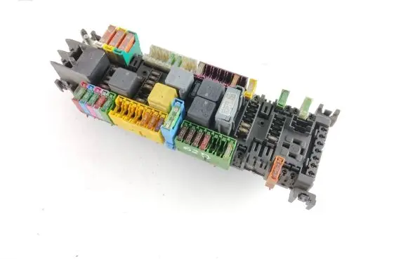Mercedes-Benz B W246 W242 Fuse module A2469066600