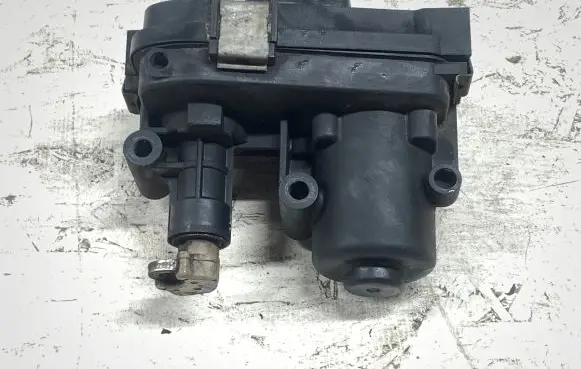 Opel Insignia A Intake manifold valve actuator/motor 55566258