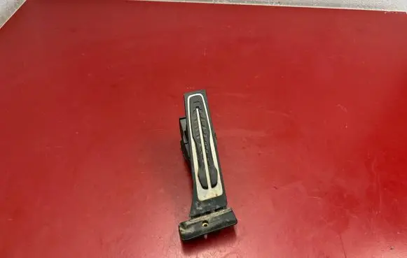 BMW X1 U11 Accelerator throttle pedal 6889824 3540688984