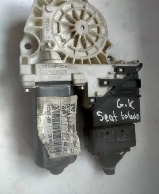 Seat Toledo II (1M) Front door window regulator motor 1C0959811A