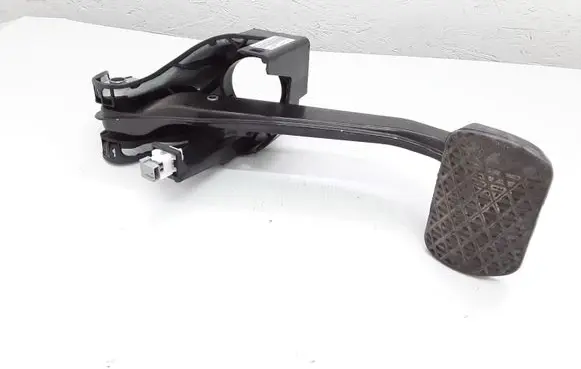 Mercedes-Benz C W204 Brake pedal A2042902201 PP204290039