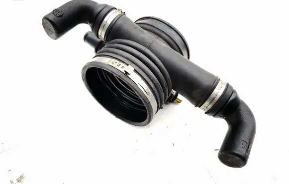 Maserati Quattroporte Air intake hose/pipe F1004061