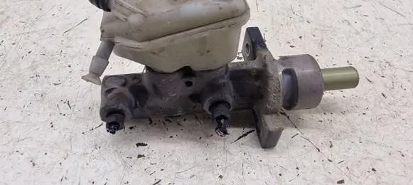 Master brake cylinder