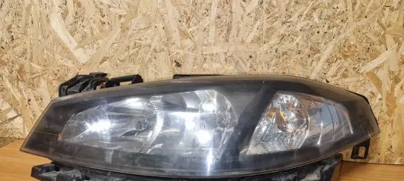 Renault Laguna II Headlight/headlamp 89900469