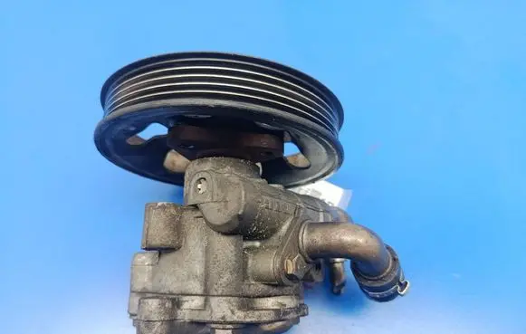 Audi A4 S4 B5 8D Power steering pump 8D0145156L