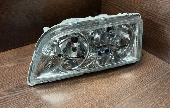 Volvo S40, V40 Headlight/headlamp 20A272052B 90082025