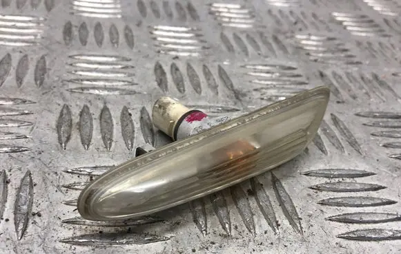 BMW 5 E60 E61 Front fender indicator light 8382104 PA66GF30