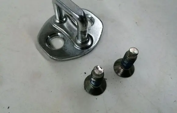 Hyundai Kona I Front door lock loop/hook striker PA2B