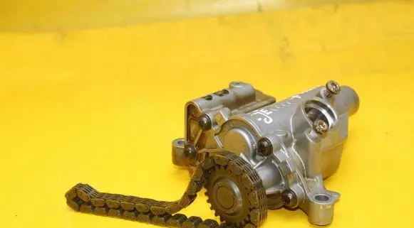 Audi A4 S4 B8 8K Oil pump 06H115105AN