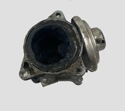 Volkswagen Golf V EGR valve 038129637D