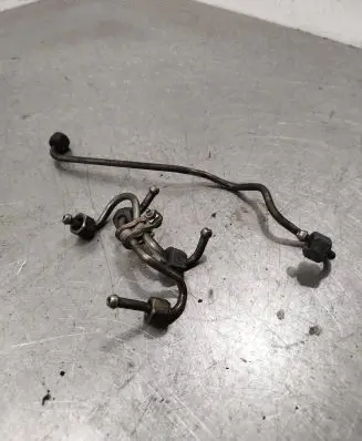 Fuel injector supply line/pipe