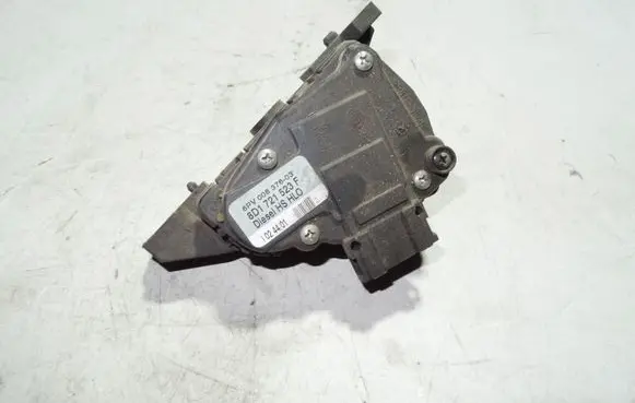Volkswagen PASSAT B5.5 Accelerator pedal position sensor 6PV00837603 8D1721523F