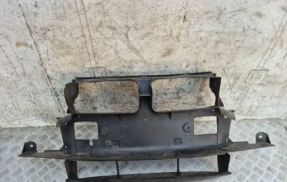 BMW 7 E38 Intercooler air guide/duct channel 8125966 51718125966