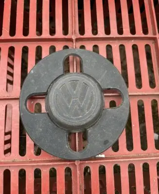 Volkswagen Golf I Original wheel cap 871601171