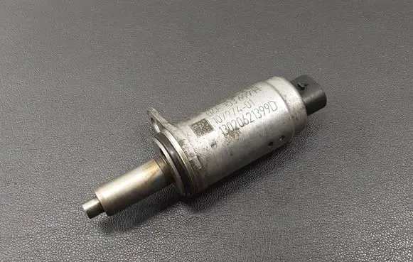 Audi A8 S8 D4 4H Camshaft vanos timing valve 06E103697H