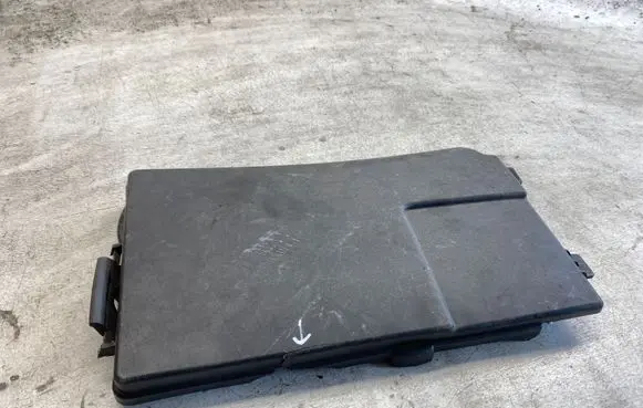 Audi A3 S3 A3 Sportback 8P Battery box tray cover/lid 1K0915443