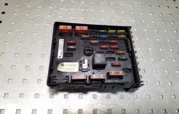 Volkswagen PASSAT B6 Fuse box set 3C0937125