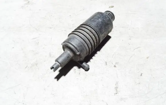 Audi A4 S4 B5 8D Windscreen/windshield washer pump 4A095565