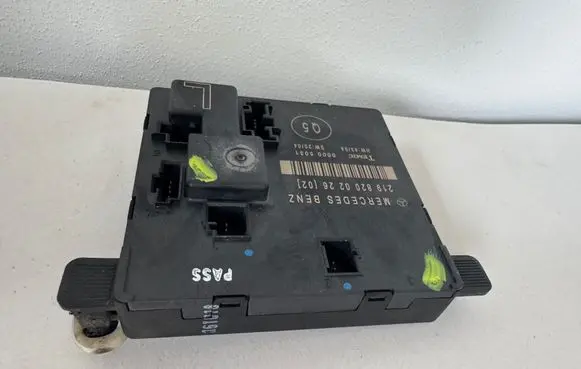 Mercedes-Benz CLS C219 Door control unit/module 2198200226 L6090000 9330078617