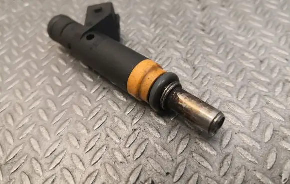 BMW 7 E65 E66 Fuel injector 7506924