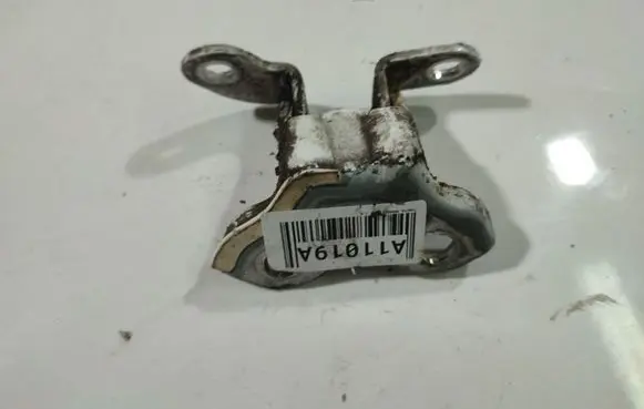Toyota Avensis T270 Rear door lower hinge 