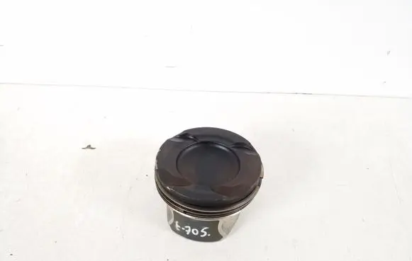 Mercedes-Benz E W213 Piston with connecting rod
