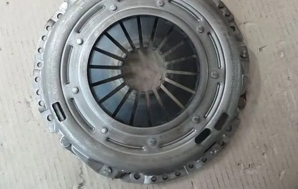 Volkswagen PASSAT CC Pressure plate 3082000396