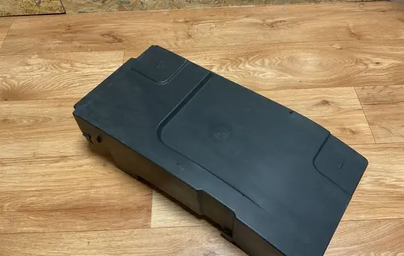 Opel Insignia A Battery box tray cover/lid 13330946 312632764