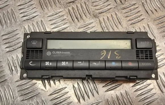 Volkswagen PASSAT B5.5 Climate control unit 5HB008139