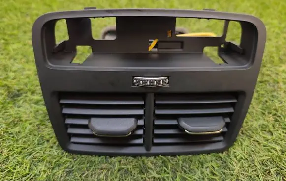 Rear air vent grill