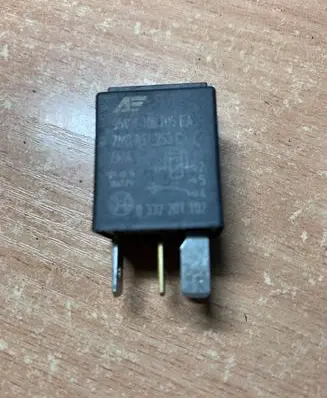 Volkswagen PASSAT B6 Other relay 7M0951253C 0332201102 95VW10K705EA