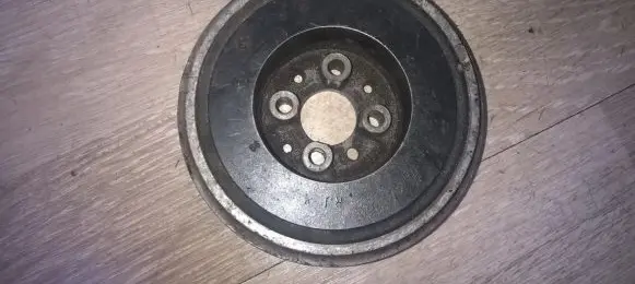 Volkswagen Golf IV Crankshaft pulley 038105243