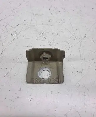 Fender mounting bracket