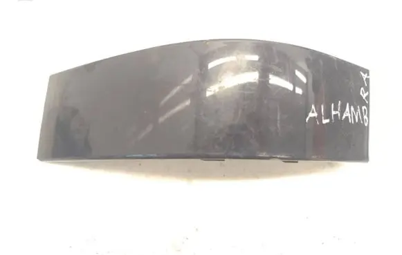 Rear/tail light trim molding