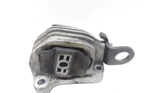 Volvo S60 Engine mount bracket 30776354