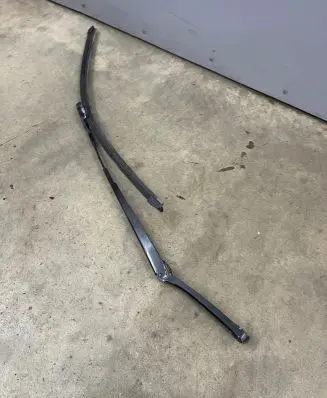 Volkswagen PASSAT B6 Front wiper blade arm 3C1955409C
