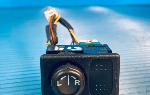 Nissan Primera Wing mirror switch