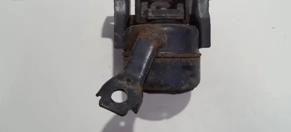 Toyota RAV 4 (XA20) Engine mount bracket