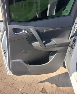 Opel Meriva B Front door card panel trim
